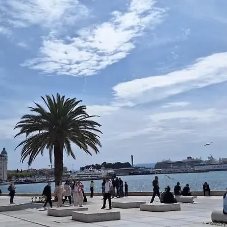 Novi Demy U Centru Splita سبليت