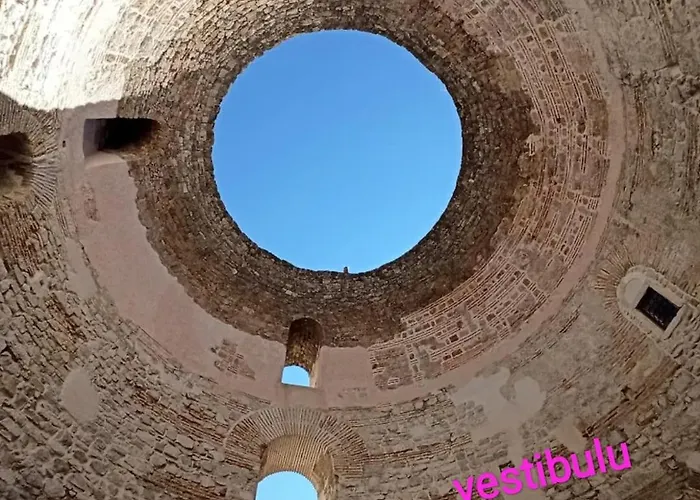 Novi Demy U Centru Splita Lägenhet Split