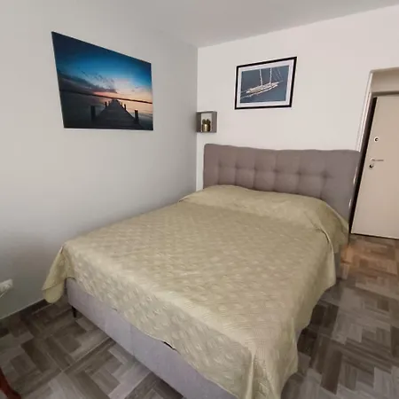 Novi Demy U Centru Splita Apartament *
